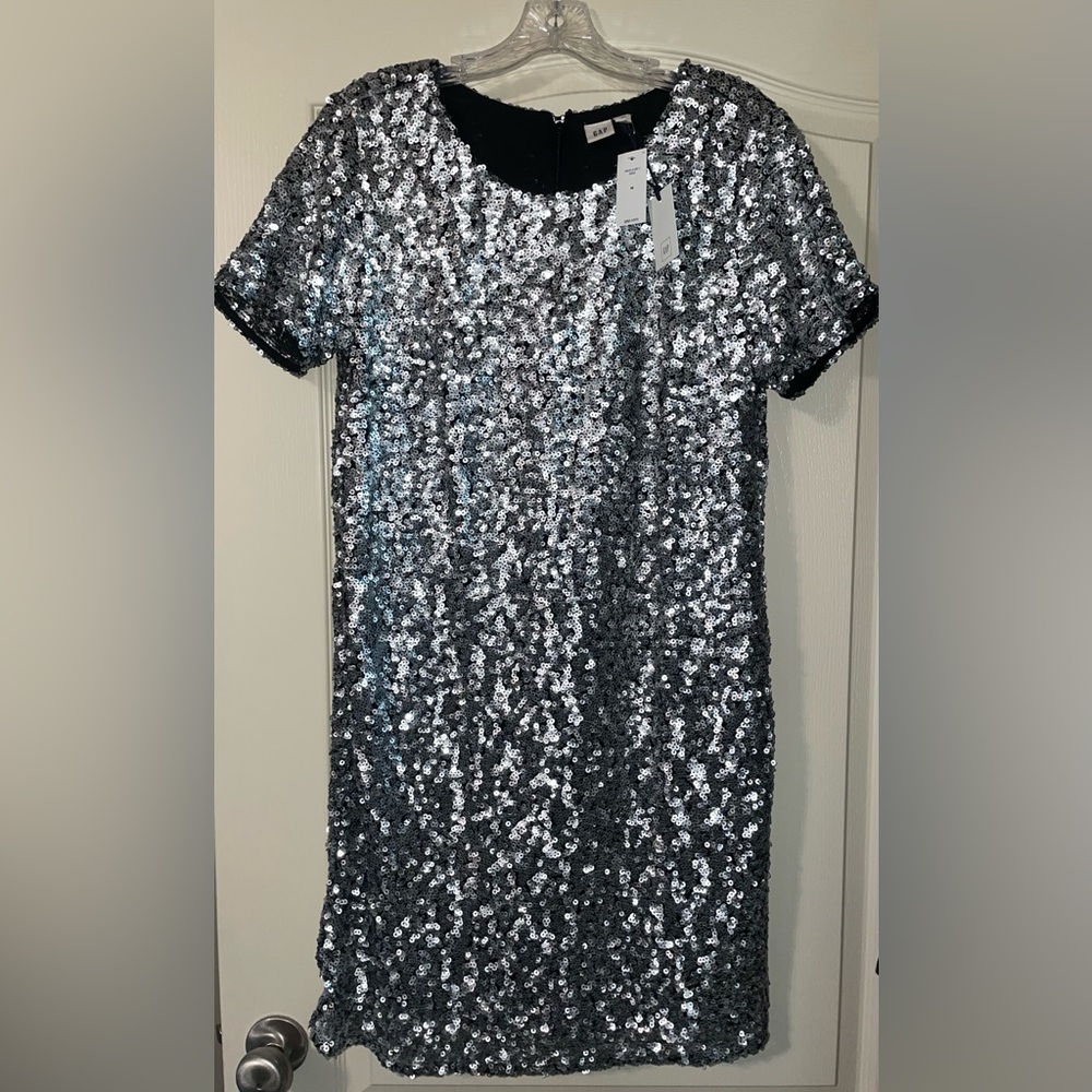 BRAND NEW GAP SILVER SEQUIN SHORT SLEEVE MINI DRESS